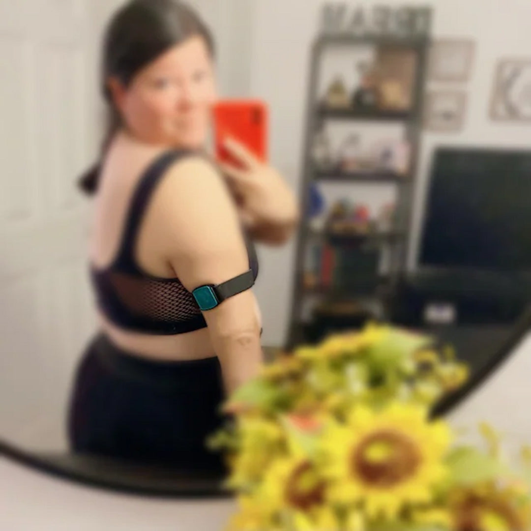 Customer wearing Libreband in Teal.