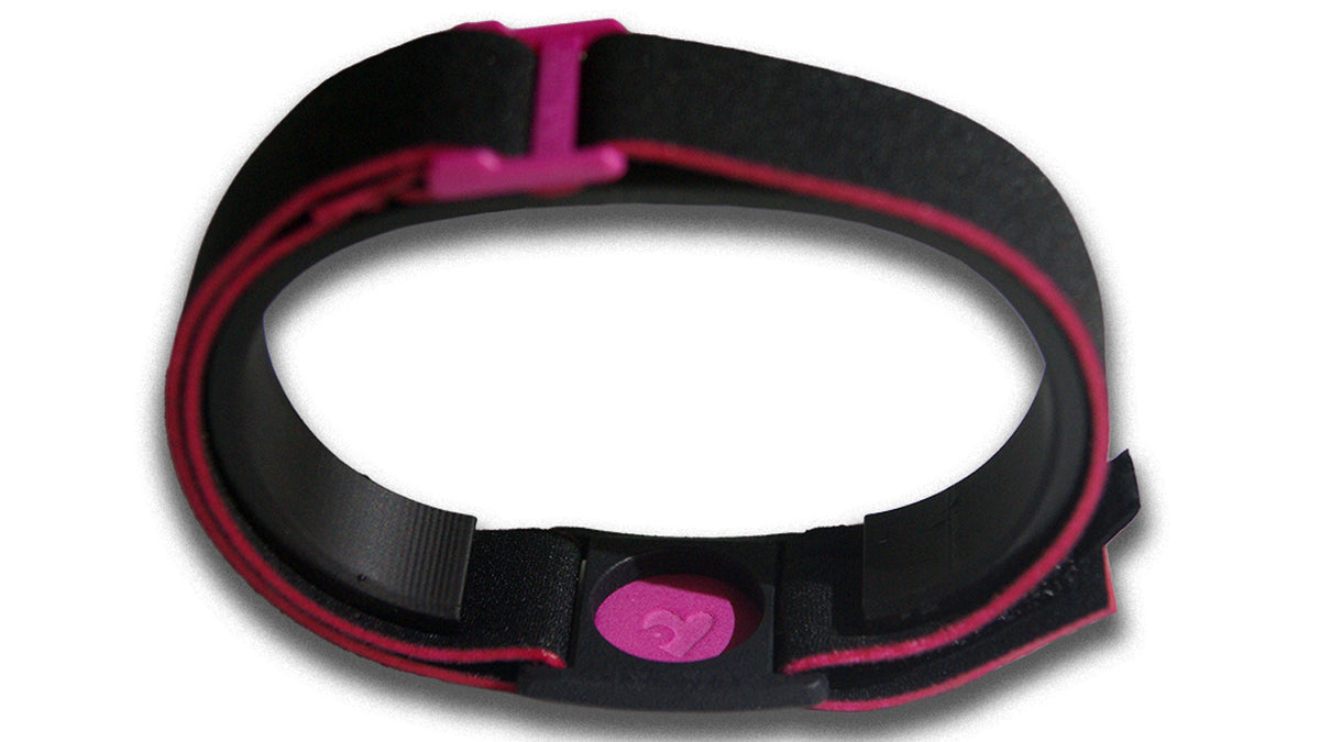 Libreband Armband in reverse with magenta cover.